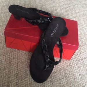 NWBox Womens size 8.5 Aerosoles Black Sandals